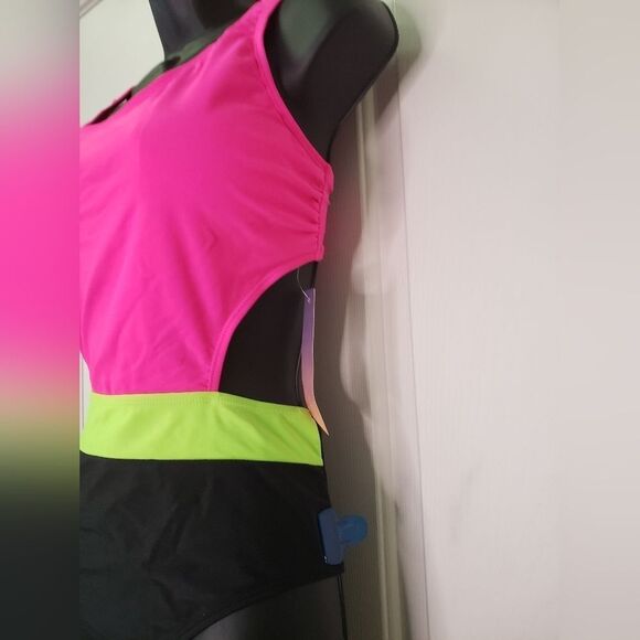 NWT Swimsuit One Piece - Picture 4 of 6